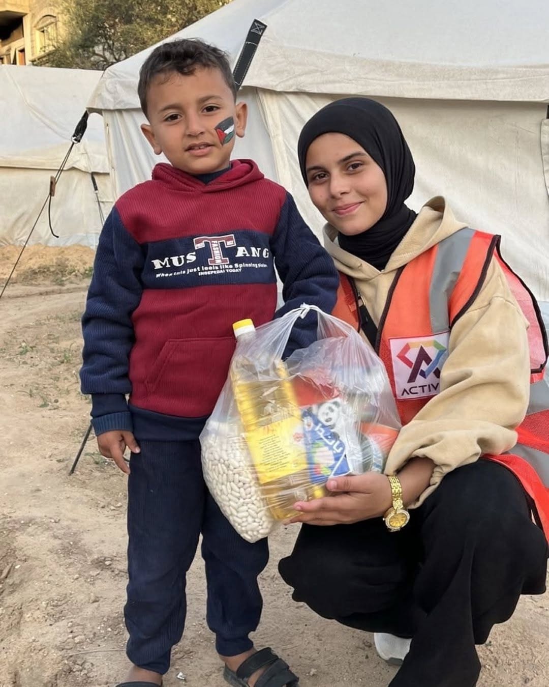 Activit team in Gaza distributing food packages to local families